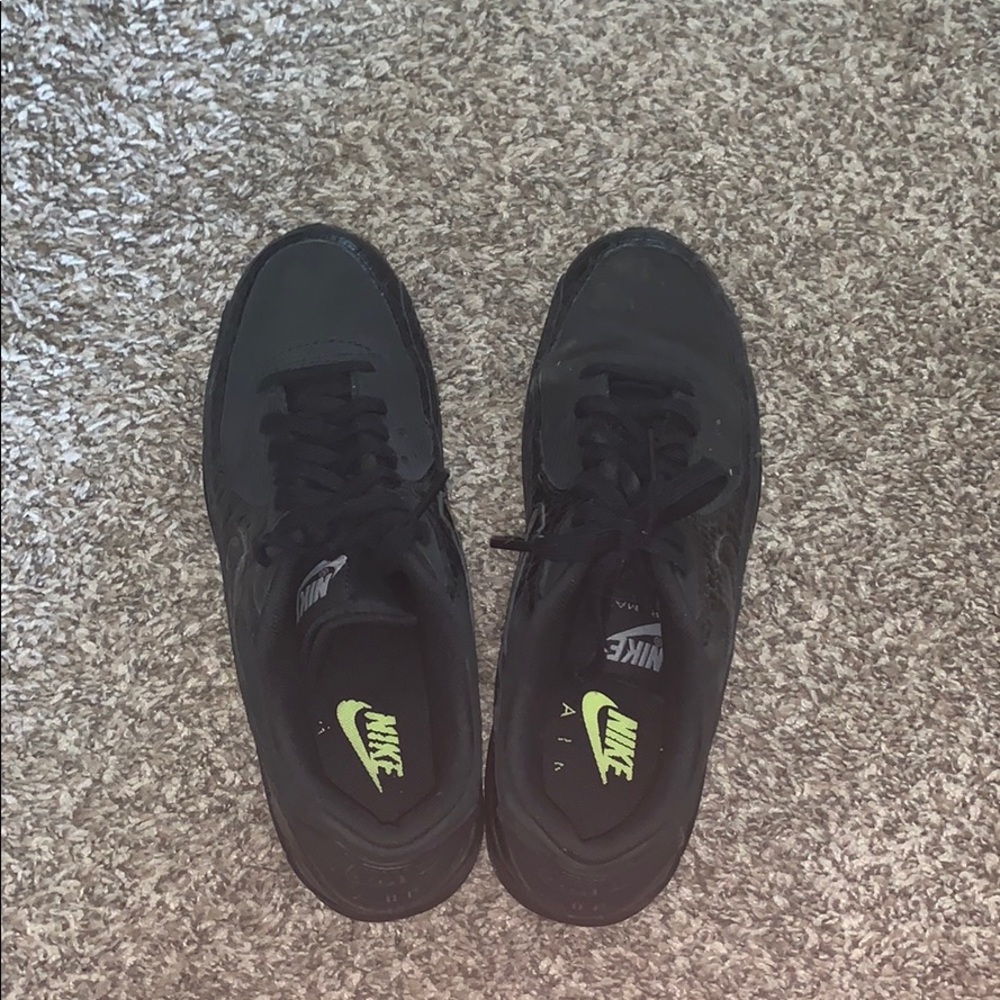 Black Nike air max